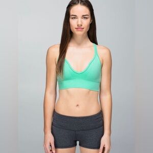 Lululemon Seamlessly Plunge Bra